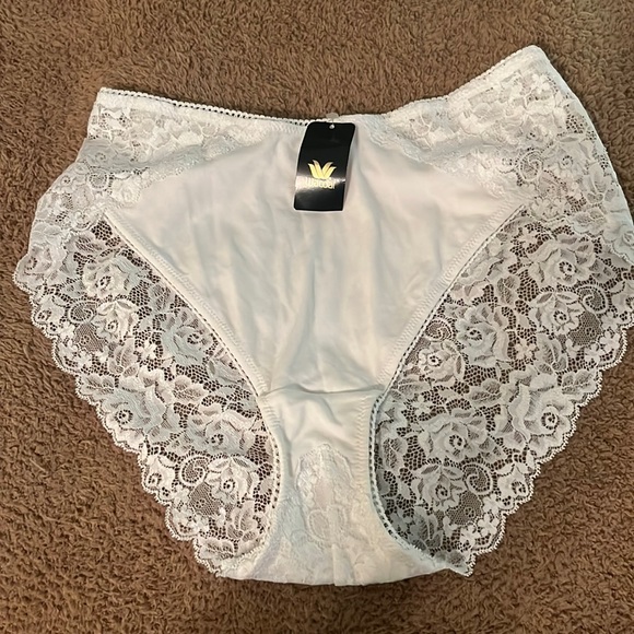 Wacoal Intimates & Sleepwear Nwt Wacoal White Lace Trimmed Panties